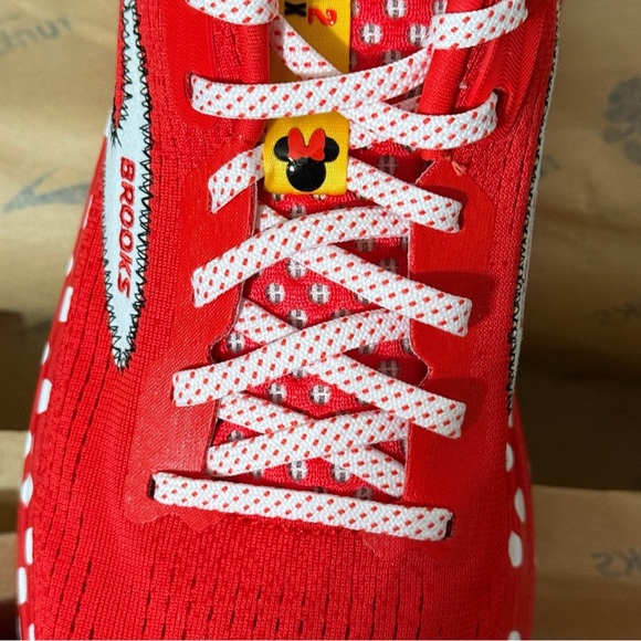 Women’s Brooks Ghost Max 2 Disney Minnie Red and White Run Disney Shoes 8.5 - Picture 2 of 7